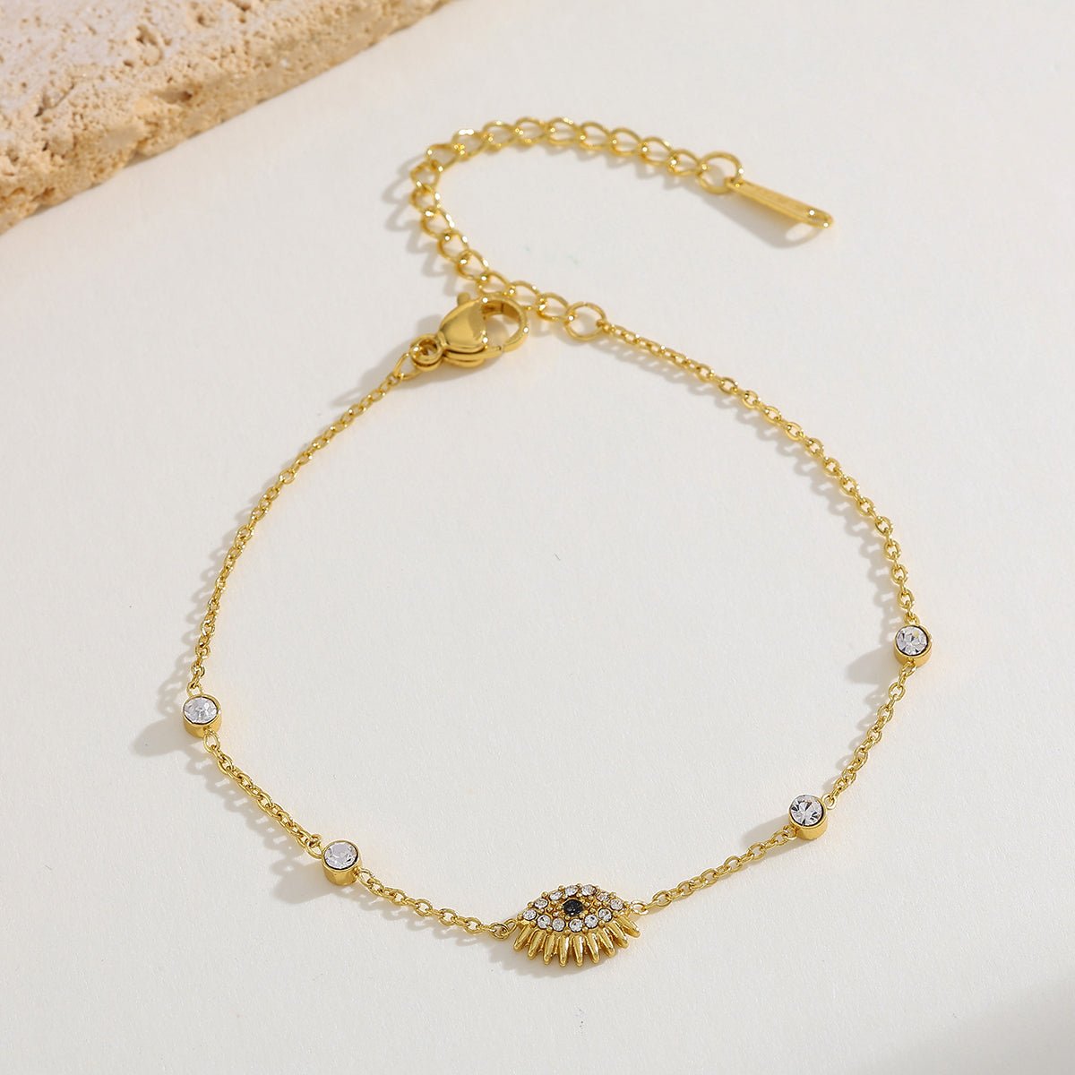18K Gold Plated Zircon Heart & Eye Bracelet - Zoene Jewels
