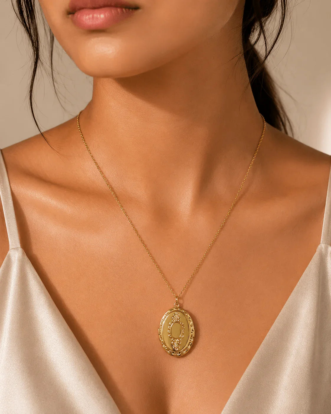 Vintage Mirror Locket Necklace – 18K Gold Plated Oval Photo Pendant Necklace for Women - Zoene Jewels